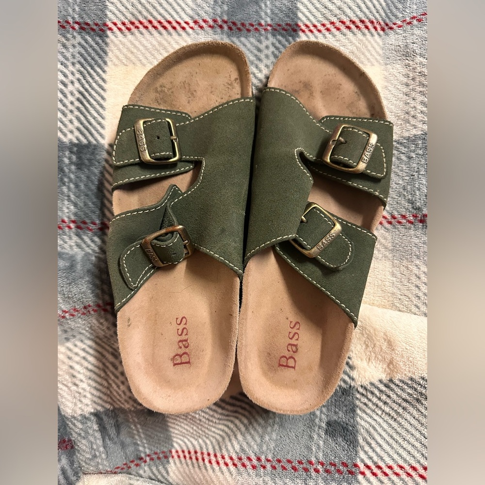 GH Bass & Co. military green sandals
Size 9M